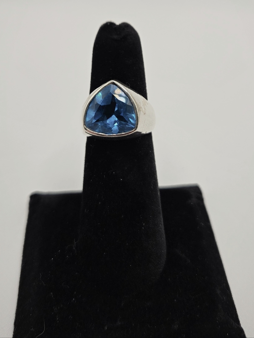 Sleek Modern SZ 6 925 Silver Ring wt Faceted Aqua Topaz Stone - Picture 2 of 5